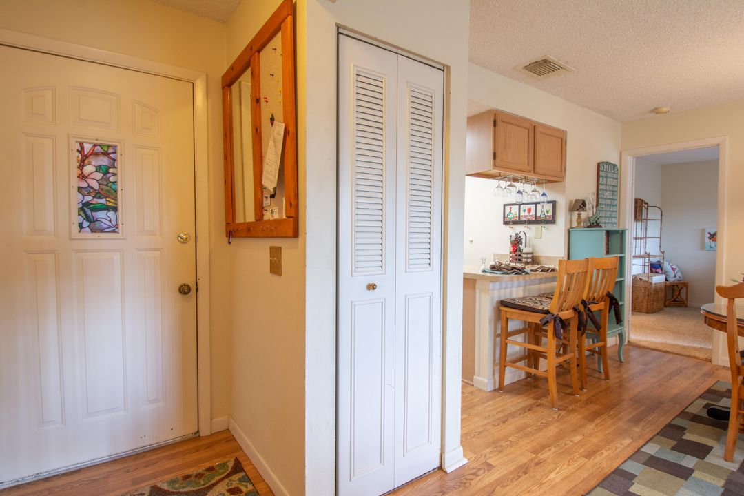 For Sale: $165,000 (2 beds, 2 baths, 861 Square Feet)