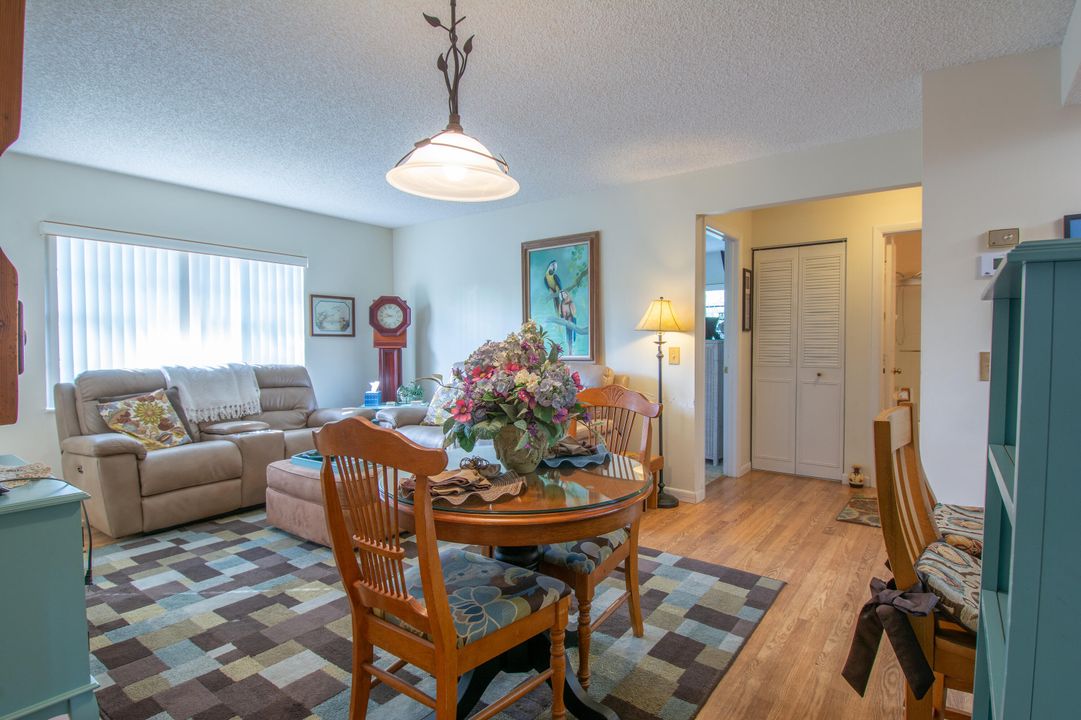 For Sale: $165,000 (2 beds, 2 baths, 861 Square Feet)