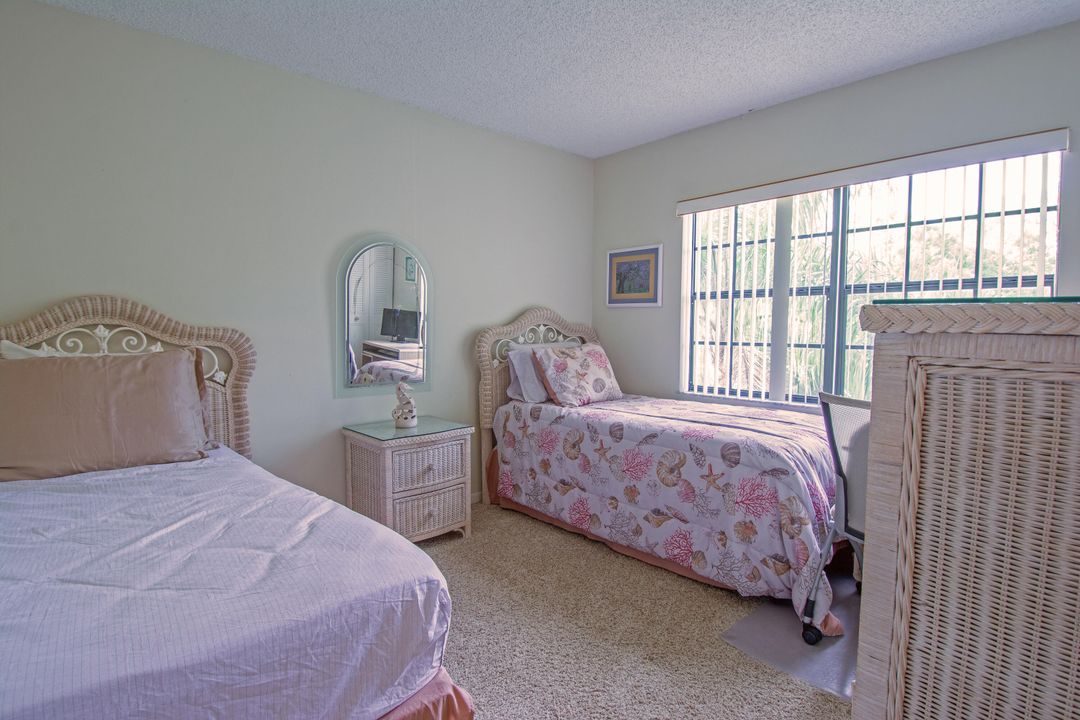 For Sale: $165,000 (2 beds, 2 baths, 861 Square Feet)