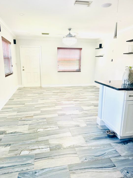 For Rent: $3,800 (4 beds, 2 baths, 1272 Square Feet)