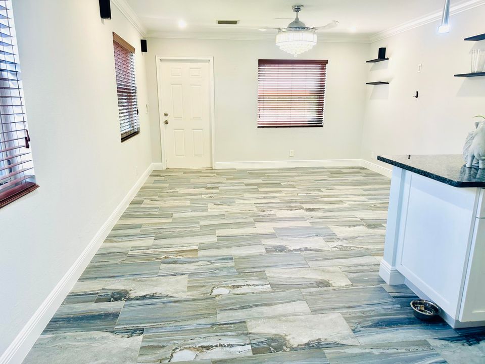 For Rent: $3,800 (4 beds, 2 baths, 1272 Square Feet)