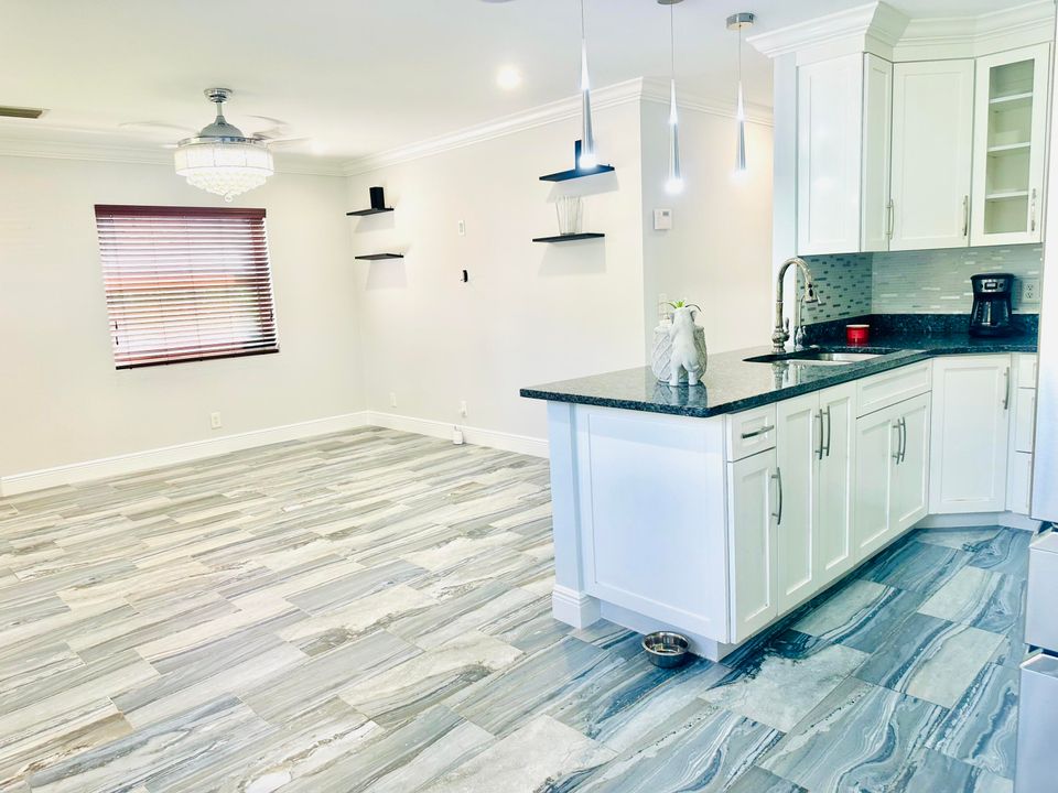 For Rent: $3,800 (4 beds, 2 baths, 1272 Square Feet)