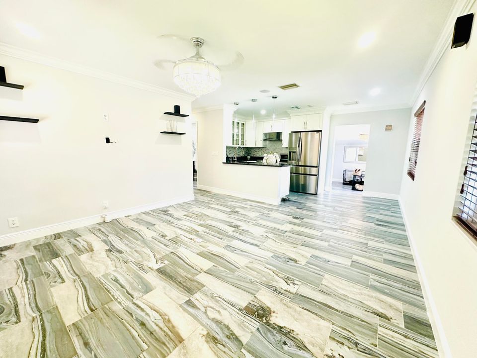 For Rent: $3,800 (4 beds, 2 baths, 1272 Square Feet)