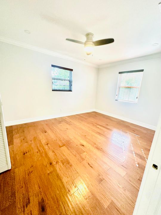 For Rent: $3,800 (4 beds, 2 baths, 1272 Square Feet)