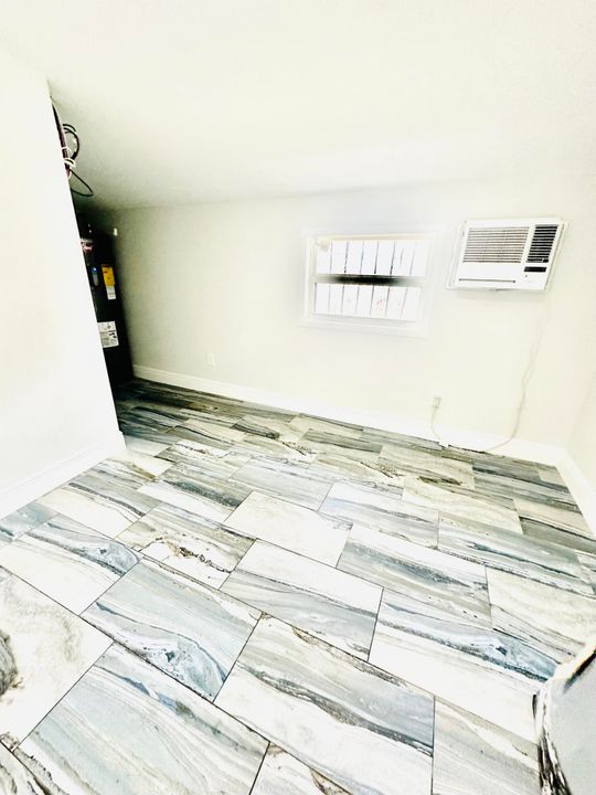 For Rent: $3,800 (4 beds, 2 baths, 1272 Square Feet)