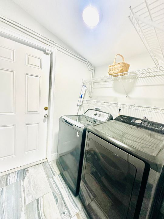 For Rent: $3,800 (4 beds, 2 baths, 1272 Square Feet)