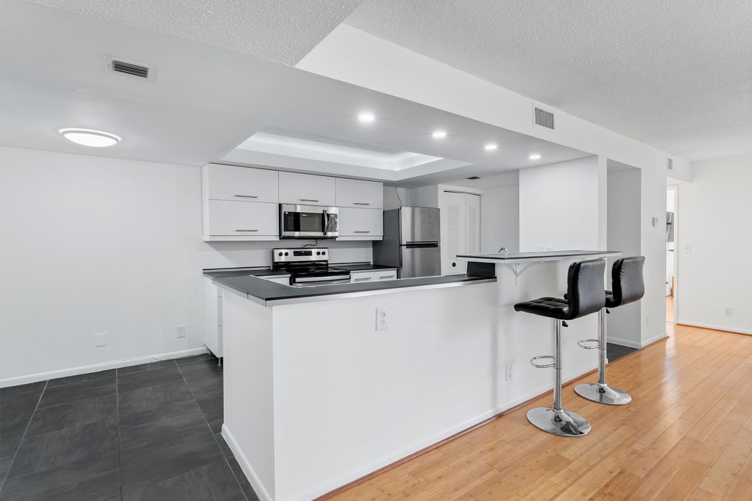 For Rent: $2,600 (2 beds, 2 baths, 1175 Square Feet)