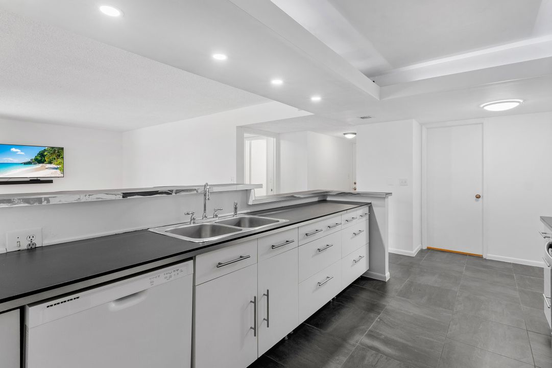 For Rent: $2,600 (2 beds, 2 baths, 1175 Square Feet)