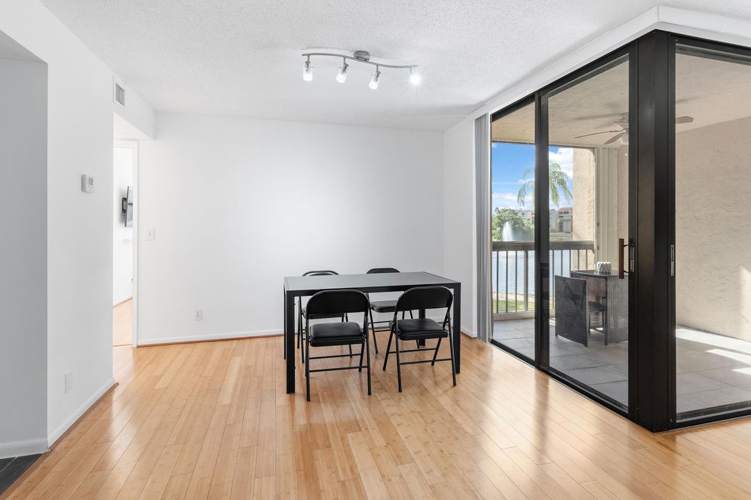 For Rent: $2,600 (2 beds, 2 baths, 1175 Square Feet)