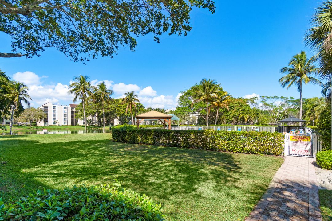 For Rent: $2,600 (2 beds, 2 baths, 1175 Square Feet)