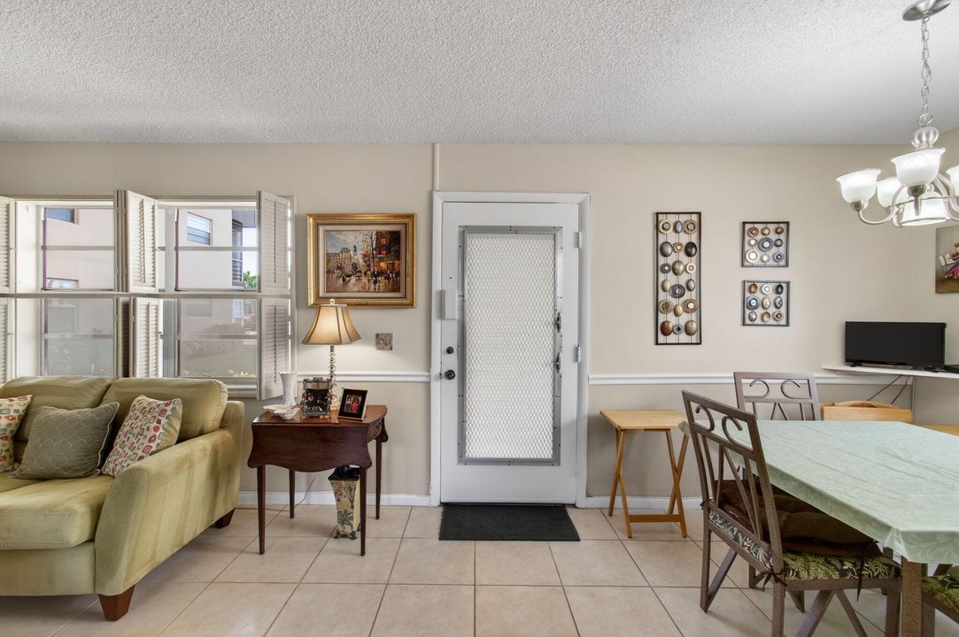 На продажу: $120,000 (2 спален, 2 ванн, 907 Квадратных фут)