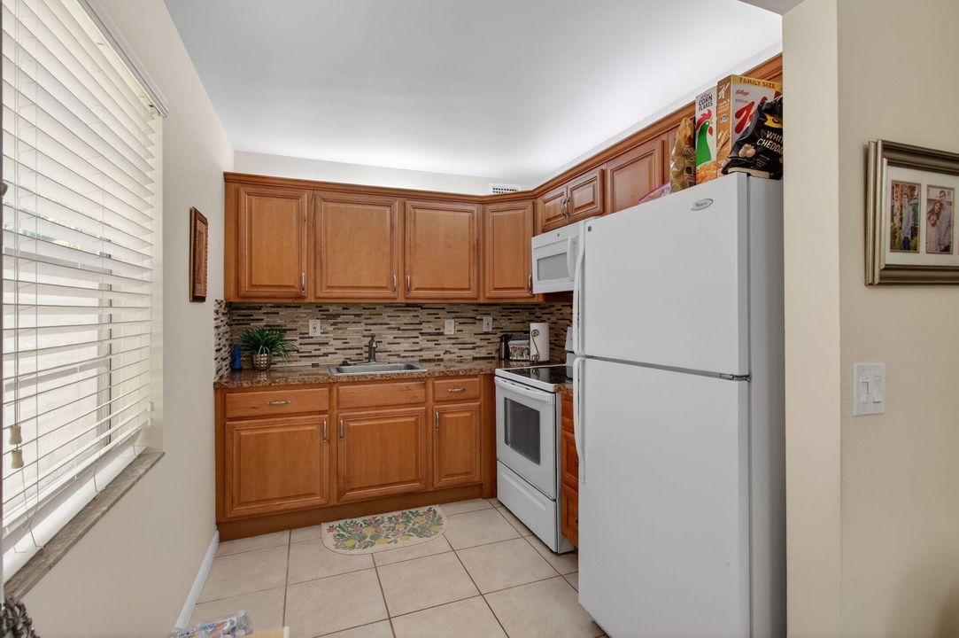 На продажу: $120,000 (2 спален, 2 ванн, 907 Квадратных фут)