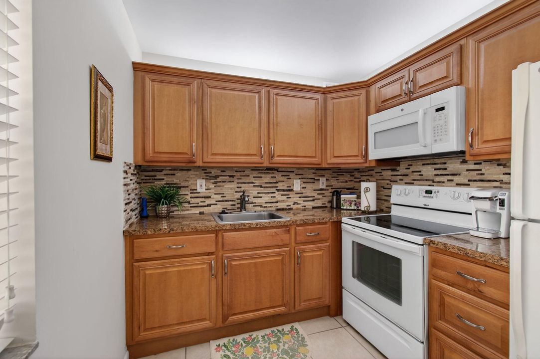 На продажу: $120,000 (2 спален, 2 ванн, 907 Квадратных фут)