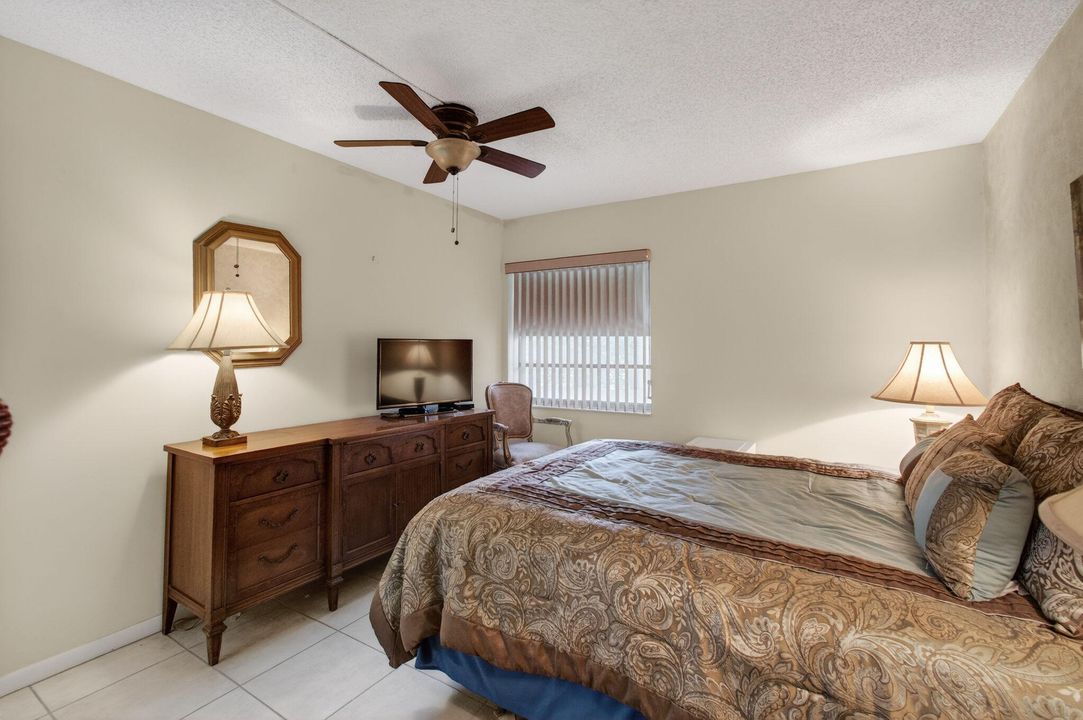 На продажу: $120,000 (2 спален, 2 ванн, 907 Квадратных фут)