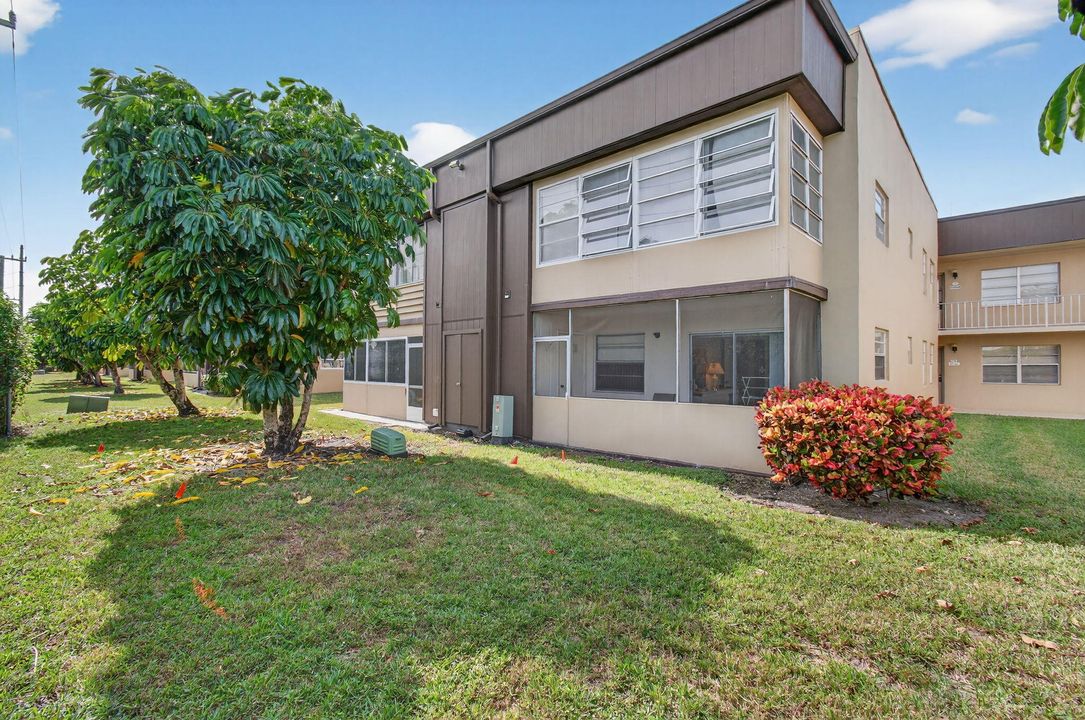 На продажу: $120,000 (2 спален, 2 ванн, 907 Квадратных фут)