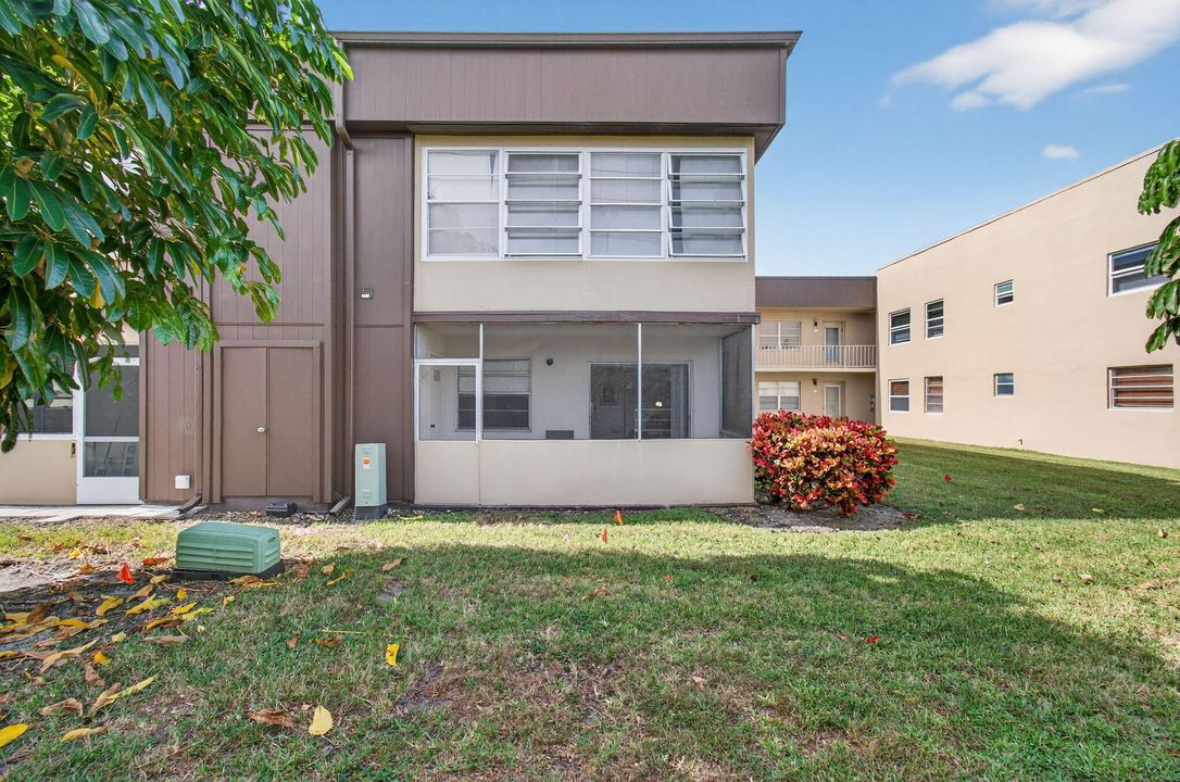 На продажу: $120,000 (2 спален, 2 ванн, 907 Квадратных фут)