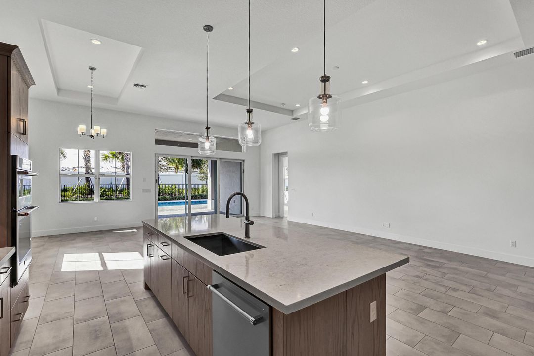 На продажу: $949,000 (3 спален, 2 ванн, 2372 Квадратных фут)