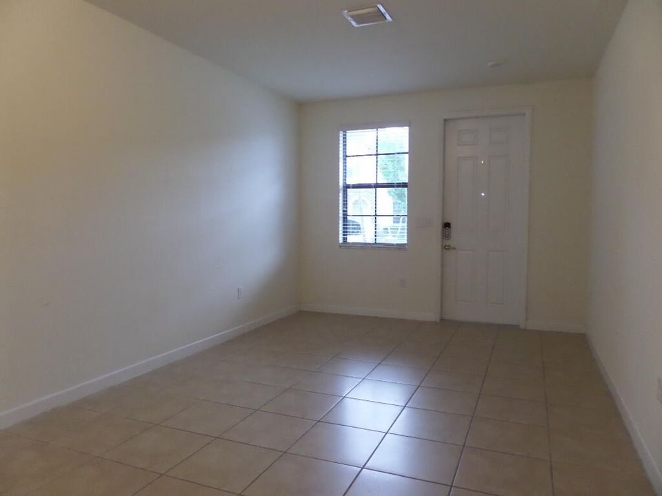 For Rent: $3,200 (3 beds, 3 baths, 1869 Square Feet)