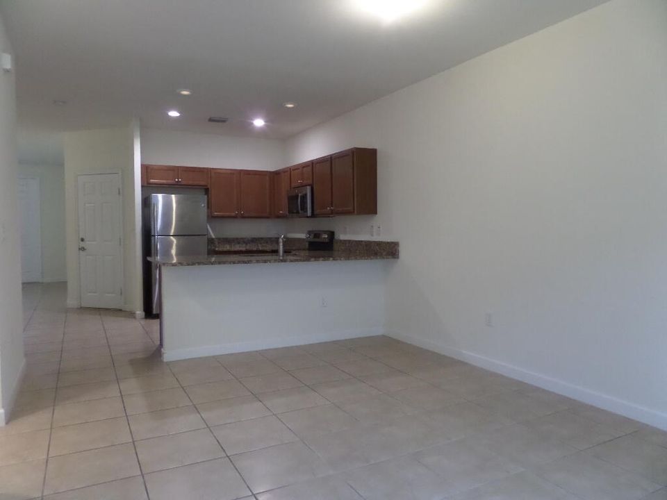 For Rent: $3,200 (3 beds, 3 baths, 1869 Square Feet)