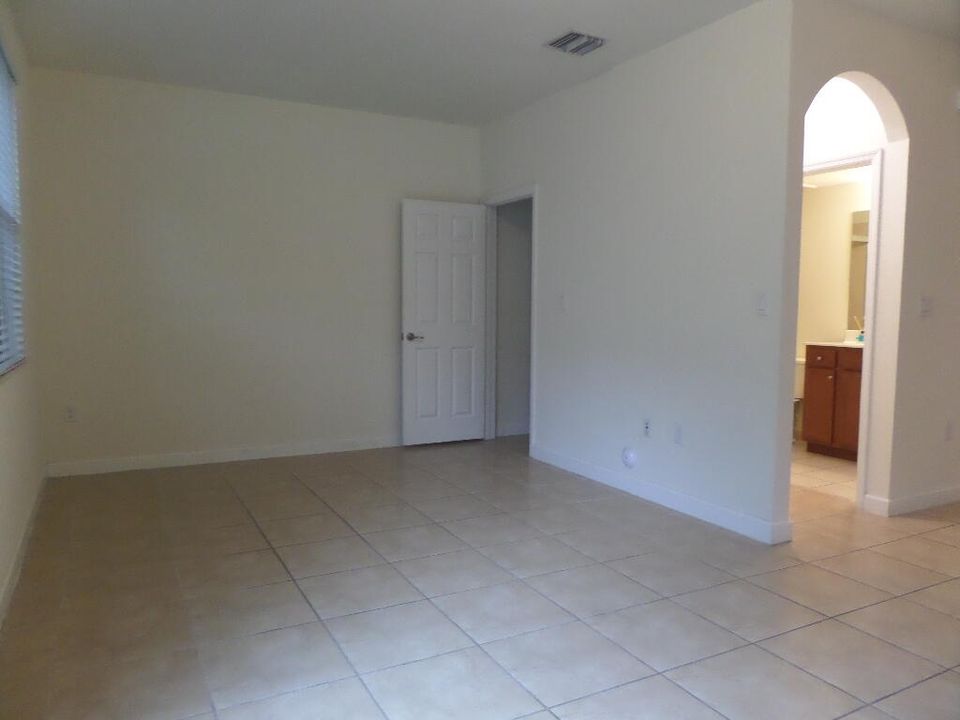 For Rent: $3,200 (3 beds, 3 baths, 1869 Square Feet)