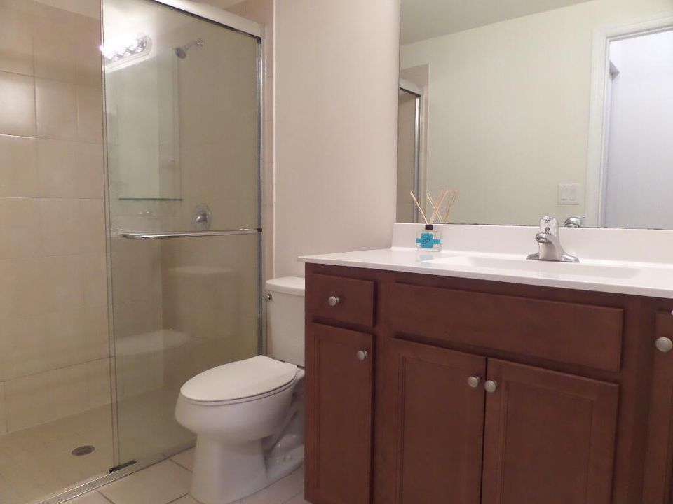 For Rent: $3,200 (3 beds, 3 baths, 1869 Square Feet)