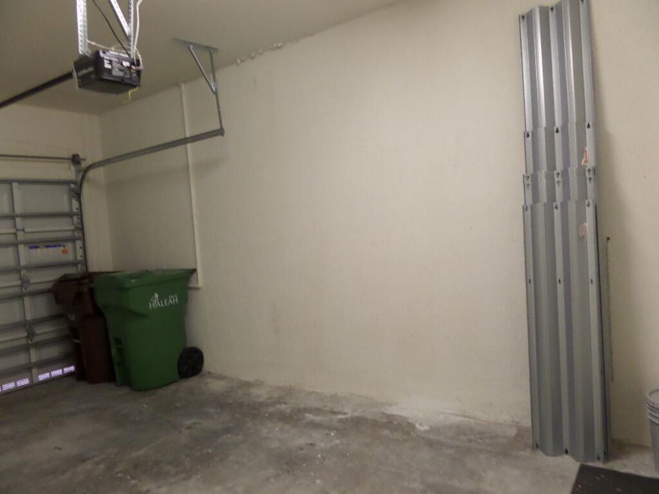 For Rent: $3,200 (3 beds, 3 baths, 1869 Square Feet)