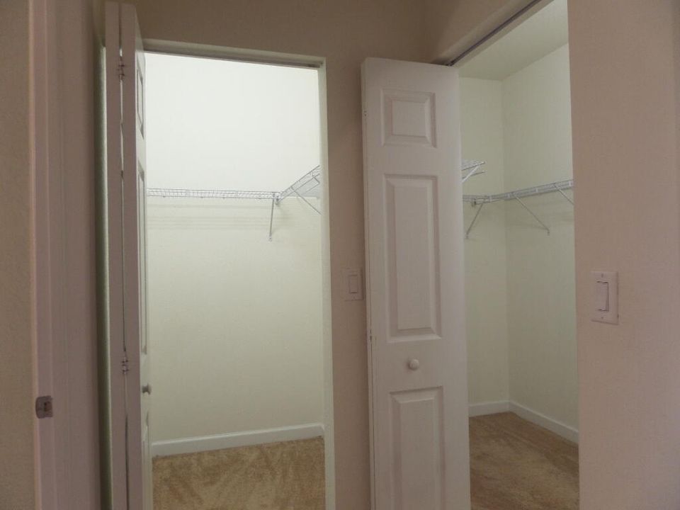 For Rent: $3,200 (3 beds, 3 baths, 1869 Square Feet)