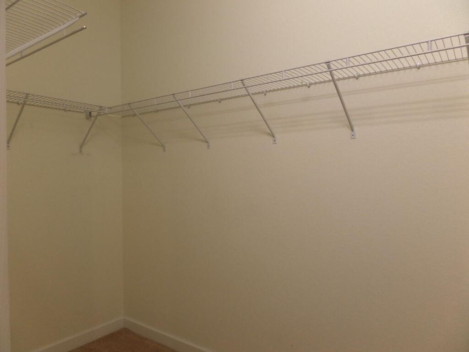 For Rent: $3,200 (3 beds, 3 baths, 1869 Square Feet)