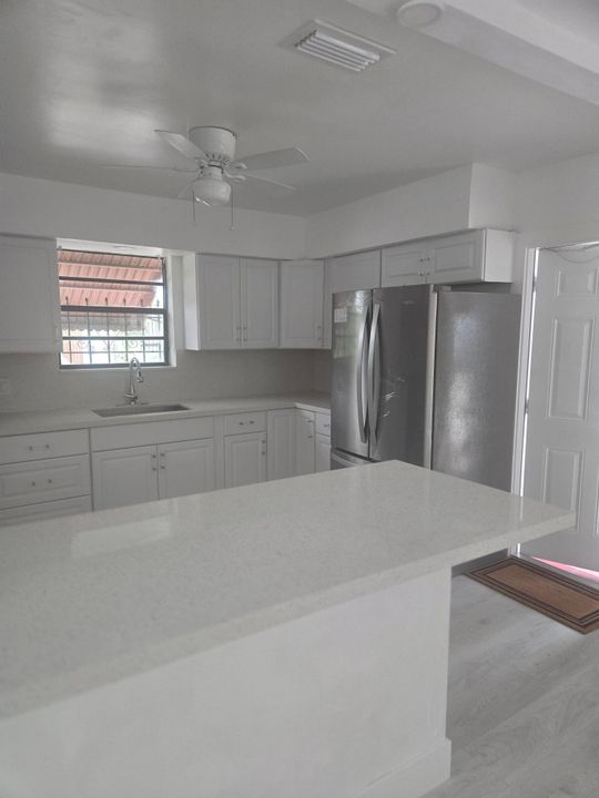 For Rent: $2,850 (3 beds, 1 baths, 1240 Square Feet)