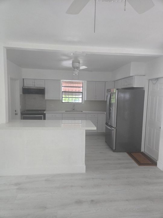 For Rent: $2,850 (3 beds, 1 baths, 1240 Square Feet)