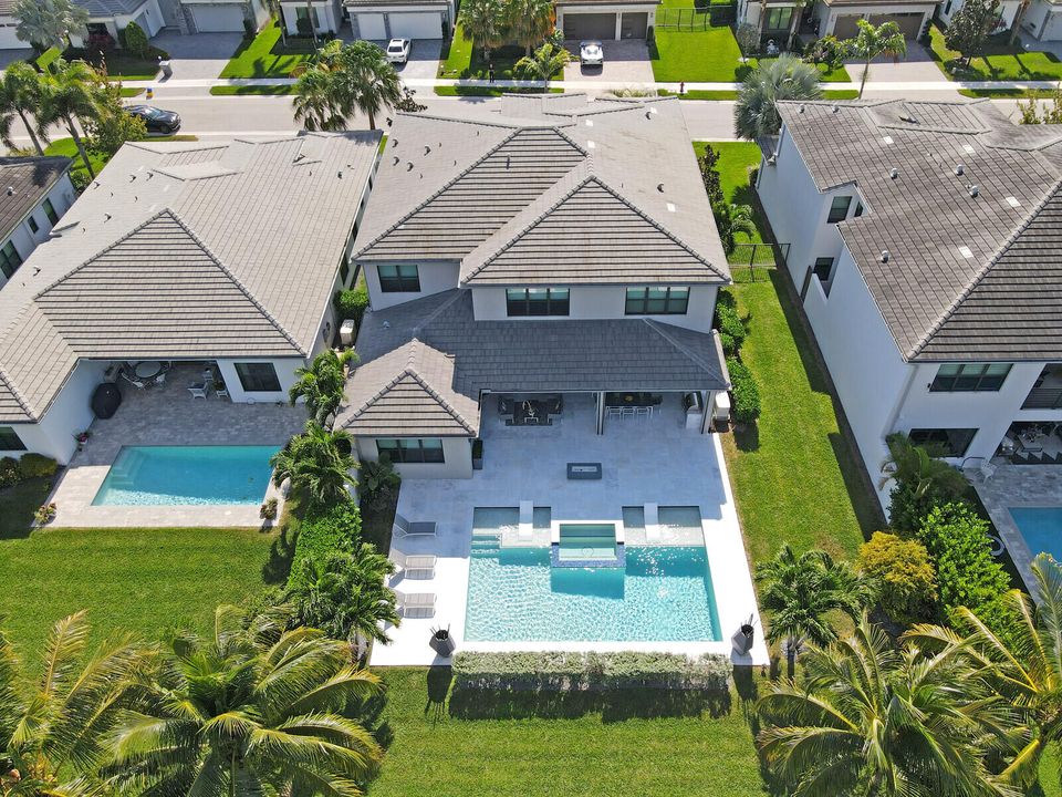 For Sale: $2,800,000 (5 beds, 5 baths, 4862 Square Feet)