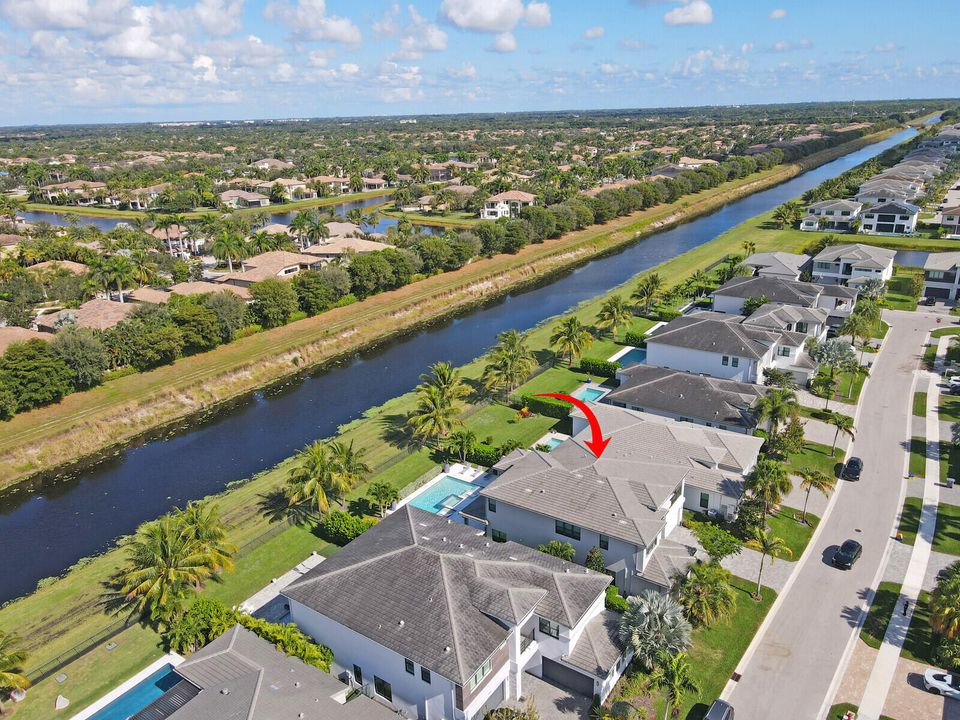 For Sale: $2,800,000 (5 beds, 5 baths, 4862 Square Feet)