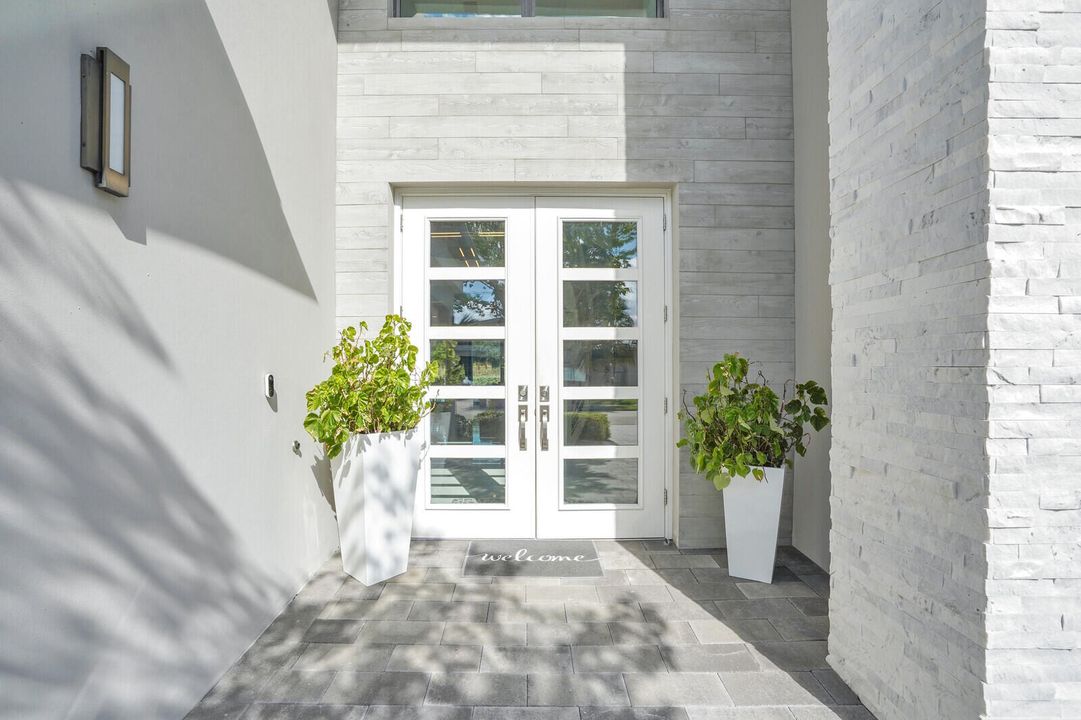 For Sale: $2,800,000 (5 beds, 5 baths, 4862 Square Feet)