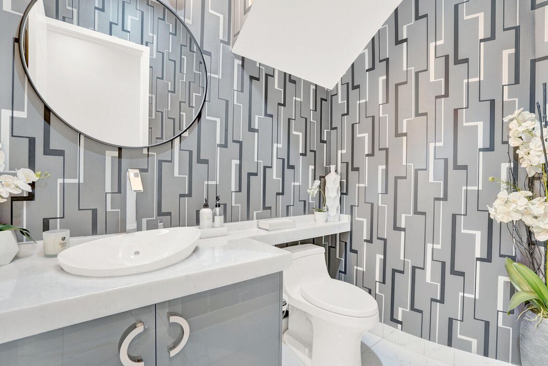 For Sale: $2,800,000 (5 beds, 5 baths, 4862 Square Feet)