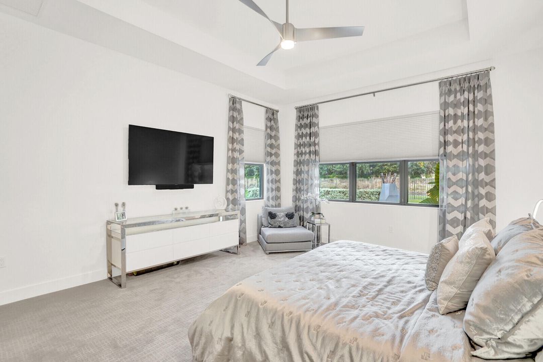 For Sale: $2,800,000 (5 beds, 5 baths, 4862 Square Feet)