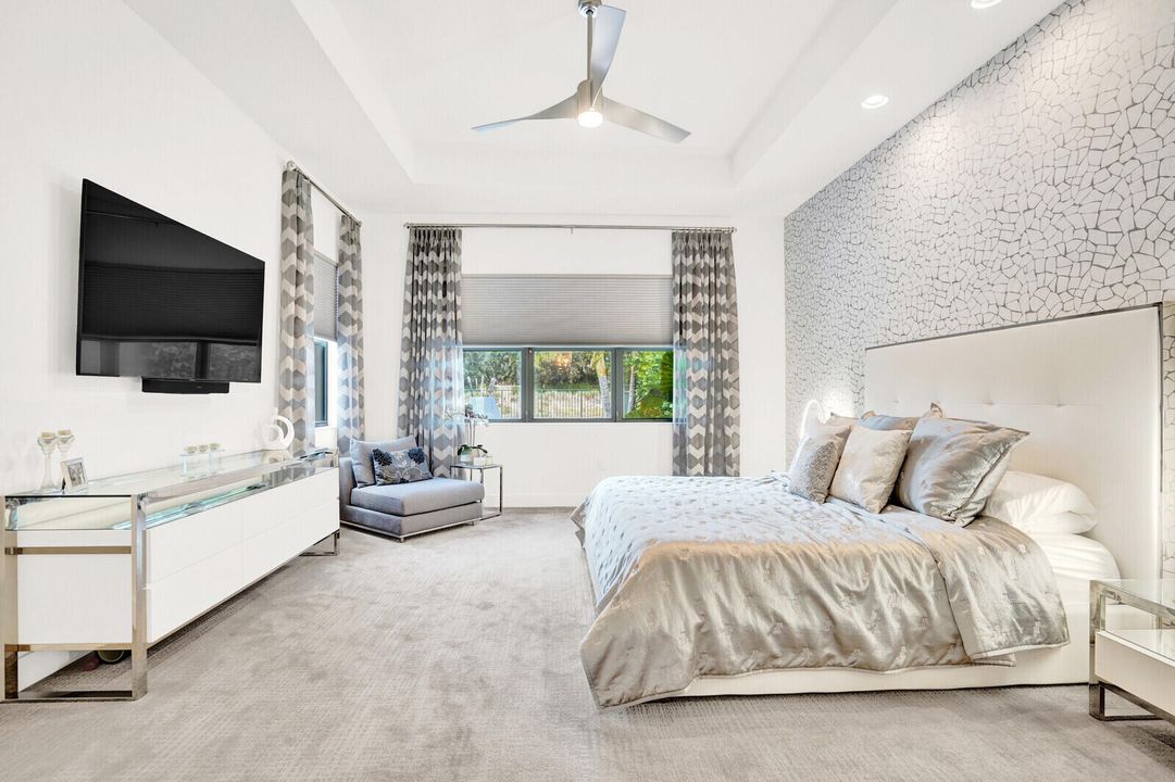 For Sale: $2,800,000 (5 beds, 5 baths, 4862 Square Feet)