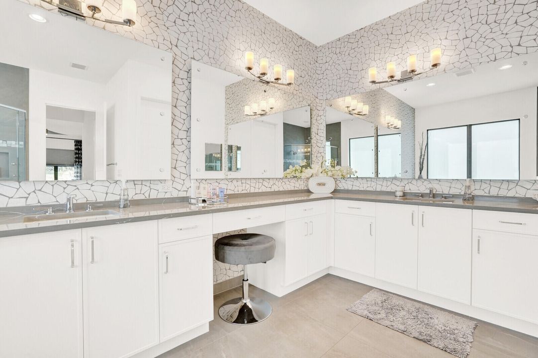 For Sale: $2,800,000 (5 beds, 5 baths, 4862 Square Feet)