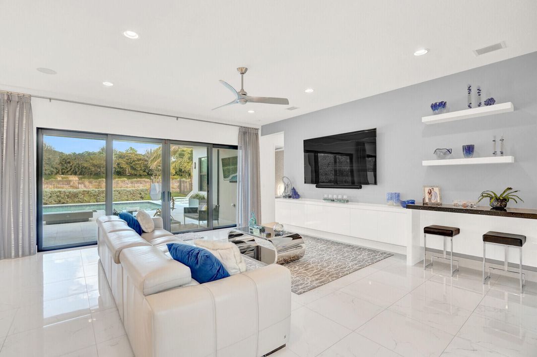 For Sale: $2,800,000 (5 beds, 5 baths, 4862 Square Feet)