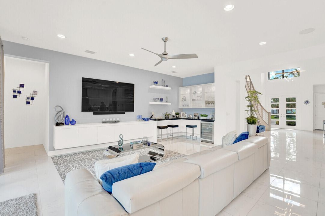 For Sale: $2,800,000 (5 beds, 5 baths, 4862 Square Feet)