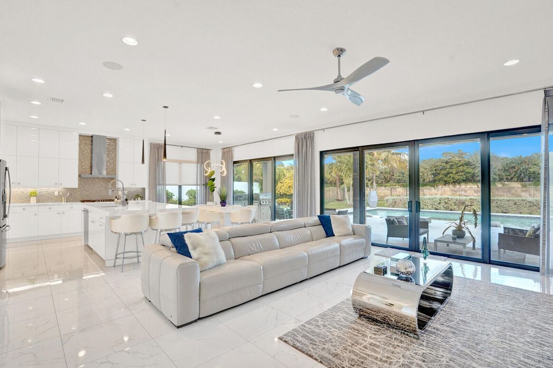 For Sale: $2,800,000 (5 beds, 5 baths, 4862 Square Feet)