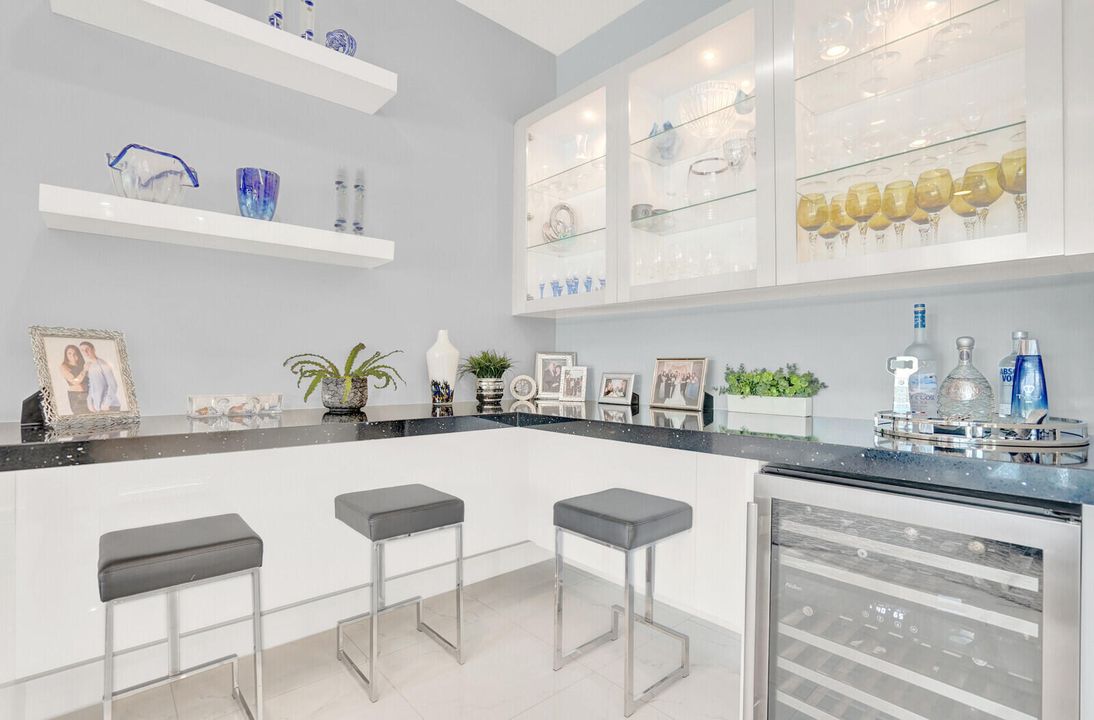 For Sale: $2,800,000 (5 beds, 5 baths, 4862 Square Feet)