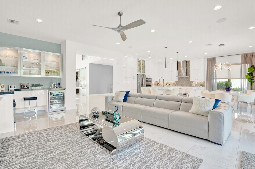 For Sale: $2,800,000 (5 beds, 5 baths, 4862 Square Feet)