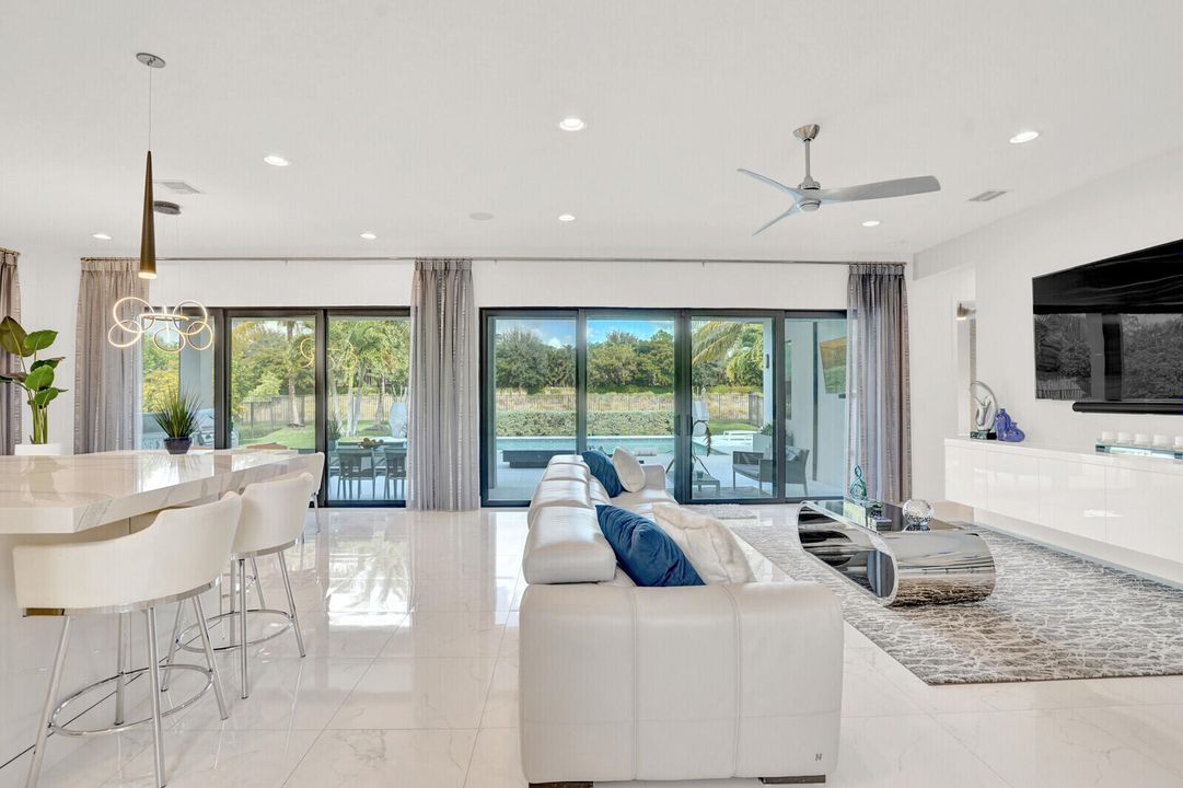 For Sale: $2,800,000 (5 beds, 5 baths, 4862 Square Feet)