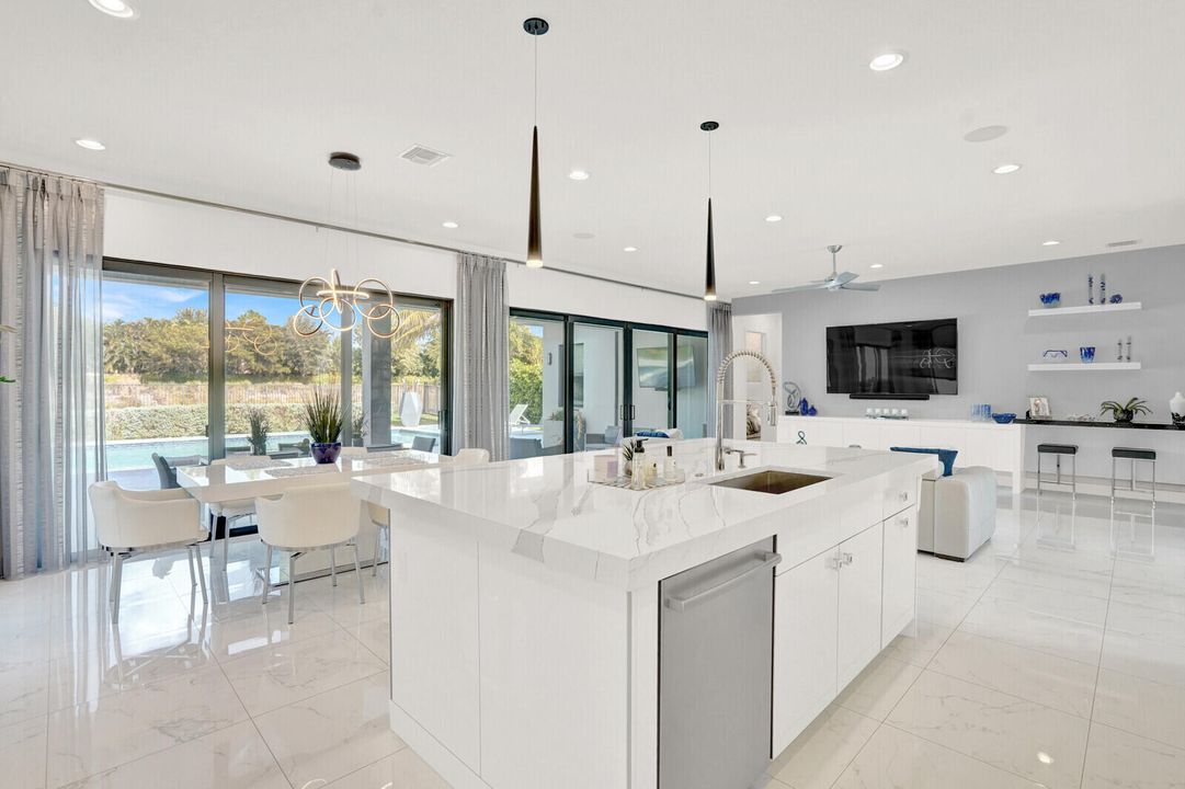 For Sale: $2,800,000 (5 beds, 5 baths, 4862 Square Feet)