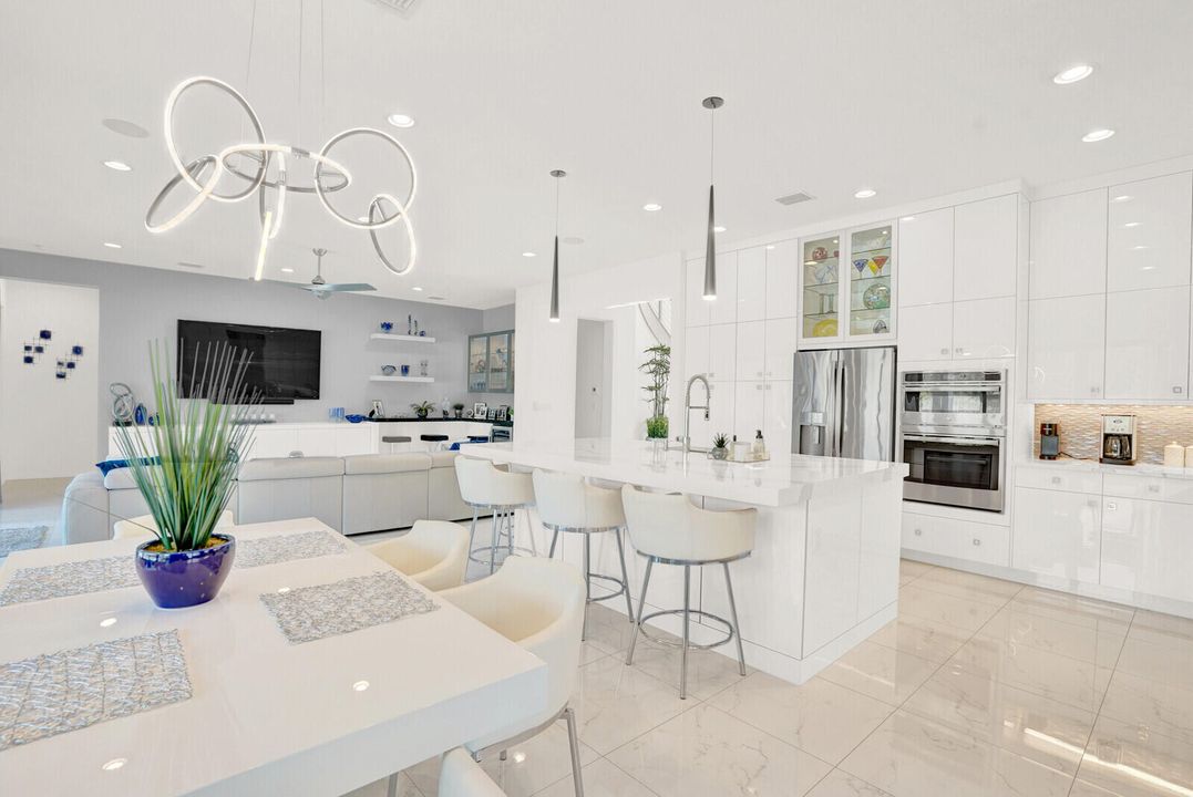 For Sale: $2,800,000 (5 beds, 5 baths, 4862 Square Feet)