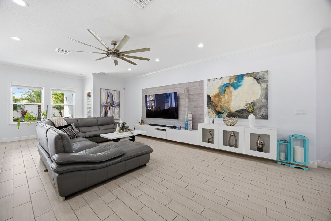 На продажу: $595,000 (4 спален, 3 ванн, 2466 Квадратных фут)