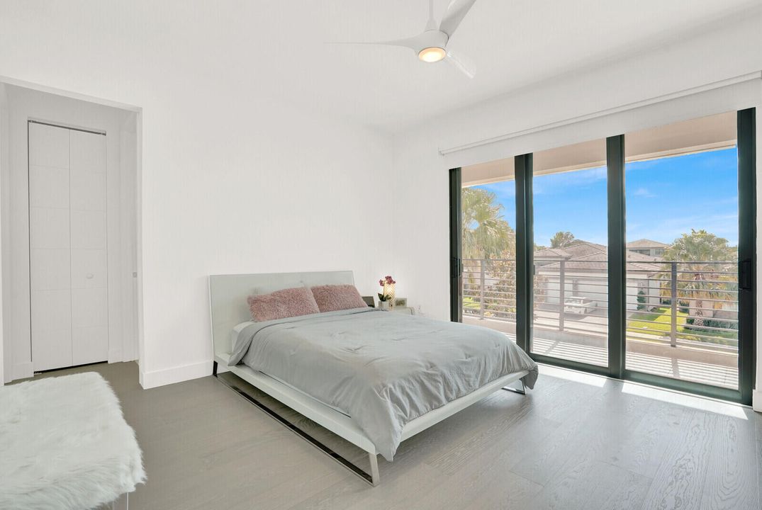 For Sale: $2,800,000 (5 beds, 5 baths, 4862 Square Feet)