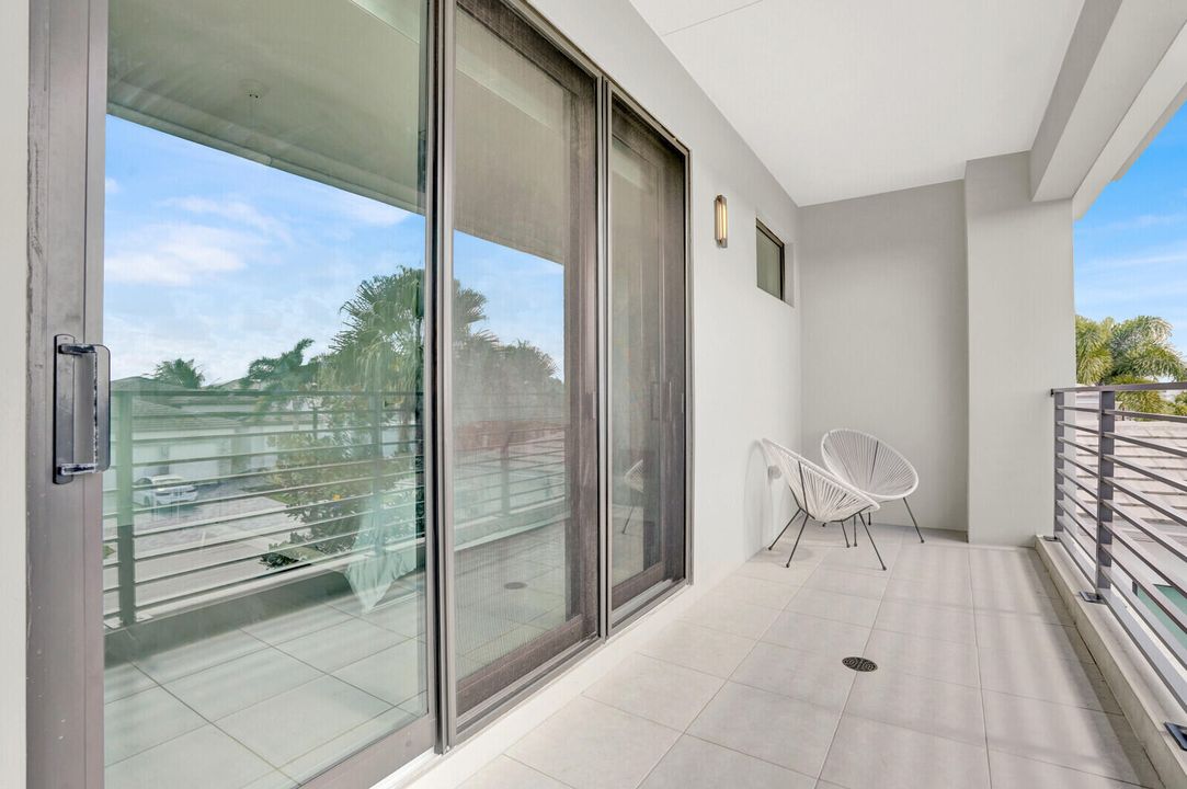 For Sale: $2,800,000 (5 beds, 5 baths, 4862 Square Feet)