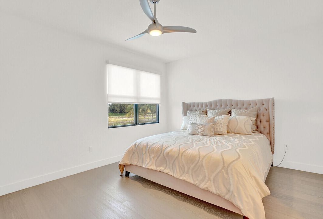 For Sale: $2,800,000 (5 beds, 5 baths, 4862 Square Feet)