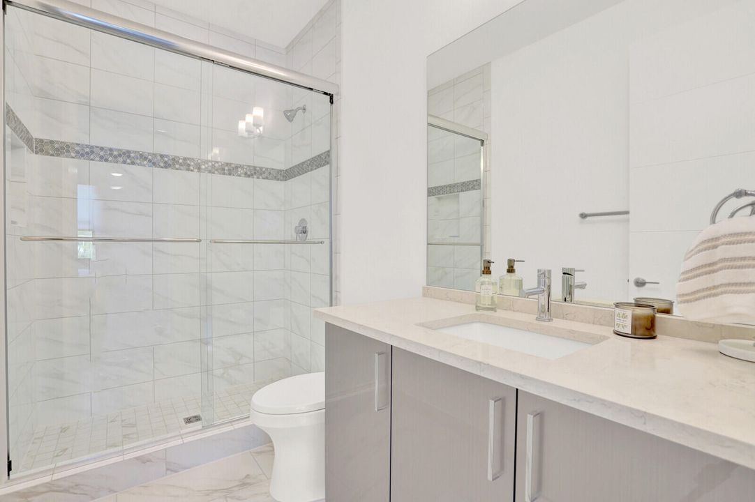 For Sale: $2,800,000 (5 beds, 5 baths, 4862 Square Feet)